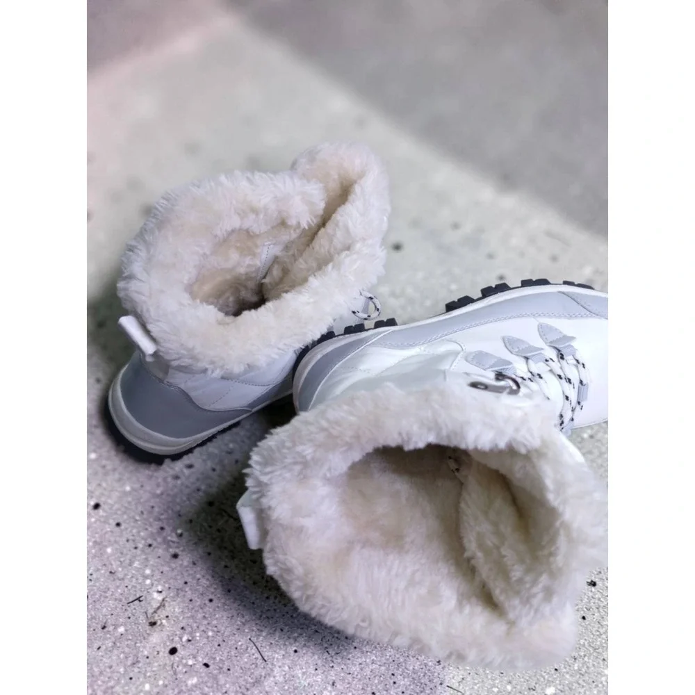 White Quilted Faux Fur Lined Winter Snow Boots Mid Calf Lace Up Grey Trim